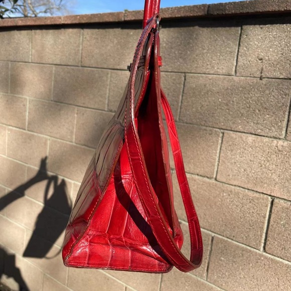 Peter Kent alligator style bright red bag - Picture 2 of 5